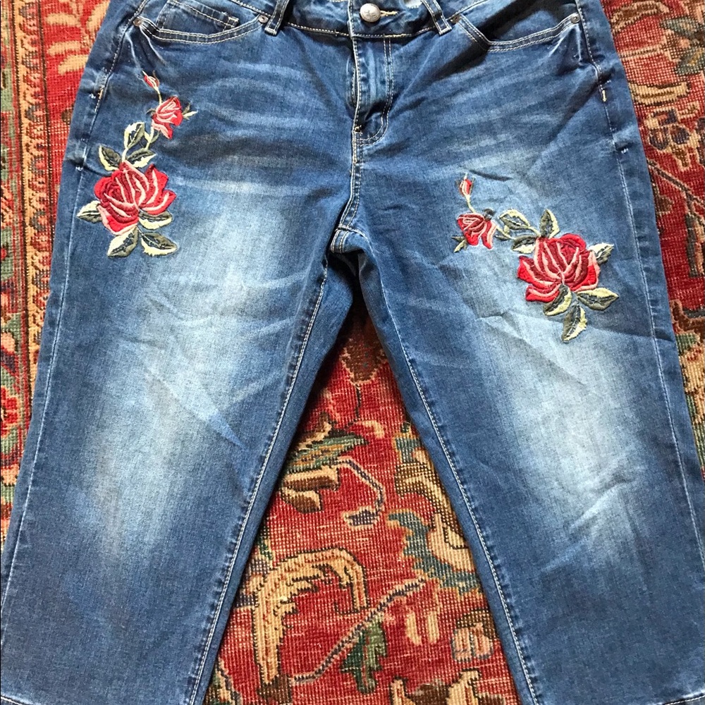 Suzanne Betro embroidered capris size 14